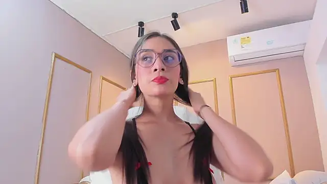 NahimiThompson online show from 10, 2, 2026