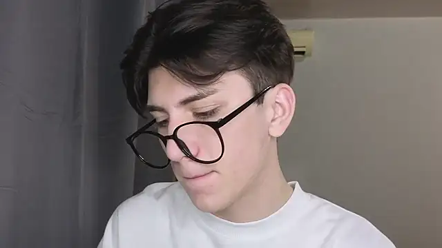 Oliver star boy  online show from 17, 11, 2025