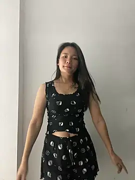 Snapshot of Bee_Yellow00 chatting on 27, 10, 2025 Bee Yellow00 online show from 27, 10, 2025