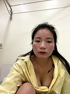 Snapshot of Bee_Yellow00 chatting on 29, 10, 2025 Bee Yellow00 online show from 29, 10, 2025