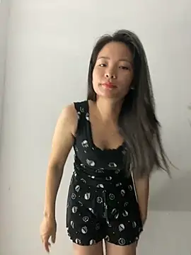 Snapshot of Bee_Yellow00 chatting on 29, 10, 2025 Bee Yellow00 online show from 29, 10, 2025