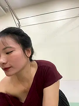 Snapshot of Bee_Yellow00 chatting on 30, 10, 2025 Bee Yellow00 online show from 30, 10, 2025