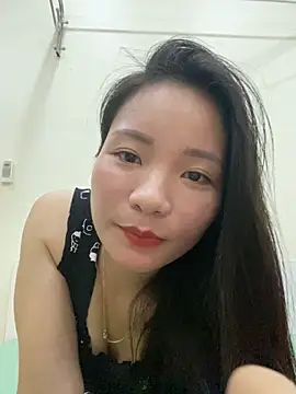 Snapshot of Bee_Yellow00 chatting on 6, 11, 2025 Bee Yellow00 online show from 6, 11, 2025