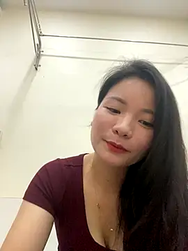 Snapshot of Bee_Yellow00 chatting on 7, 11, 2025 Bee Yellow00 online show from 7, 11, 2025