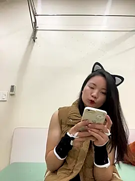 Snapshot of Bee_Yellow00 chatting on 28, 11, 2025 Bee Yellow00 online show from 28, 11, 2025