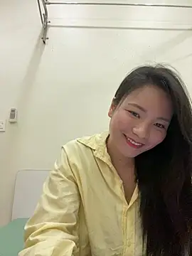 Snapshot of Bee_Yellow00 chatting on 3, 12, 2025 Bee Yellow00 online show from 3, 12, 2025