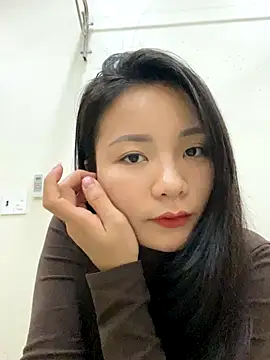 Snapshot of Bee_Yellow00 chatting on 16, 12, 2025 Bee Yellow00 online show from 16, 12, 2025