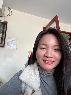 Snapshot of Bee_Yellow00 chatting on 18, 12, 2025 Bee Yellow00 online show from 18, 12, 2025