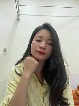 Snapshot of Bee_Yellow00 chatting on 19, 12, 2025 Bee Yellow00 online show from 19, 12, 2025