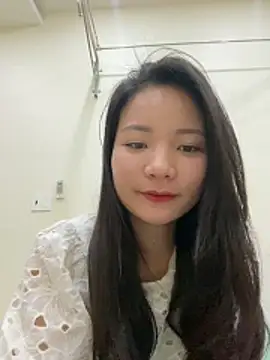 Snapshot of Bee_Yellow00 chatting on 23, 12, 2025 Bee Yellow00 online show from 23, 12, 2025