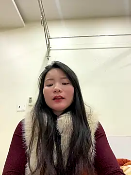 Snapshot of Bee_Yellow00 chatting on 7, 1, 2026 Bee Yellow00 online show from 7, 1, 2026