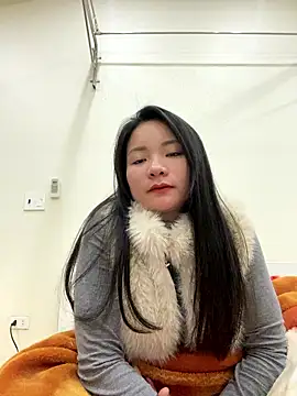 Snapshot of Bee_Yellow00 chatting on 8, 1, 2026 Bee Yellow00 online show from 8, 1, 2026