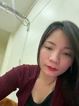 Snapshot of Bee_Yellow00 chatting on 2, 2, 2026 Bee Yellow00 online show from 2, 2, 2026