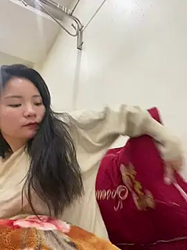 Snapshot of Bee_Yellow00 chatting on 4, 2, 2026 Bee Yellow00 online show from 4, 2, 2026