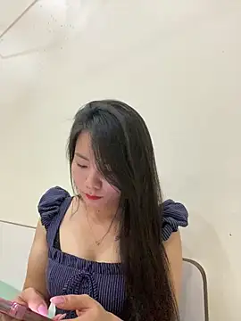 Snapshot of Bee_Yellow00 chatting on 7, 2, 2026 Bee Yellow00 online show from 7, 2, 2026