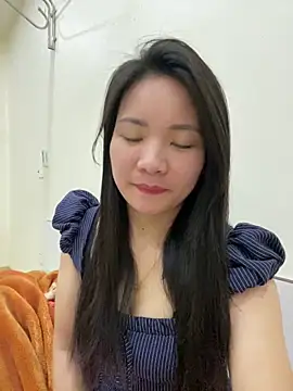 Snapshot of Bee_Yellow00 chatting on 12, 2, 2026 Bee Yellow00 online show from 12, 2, 2026