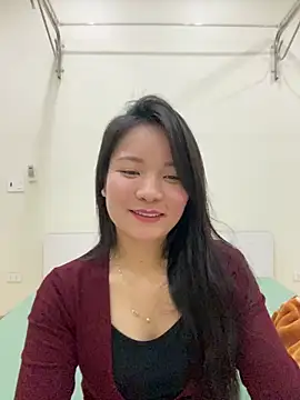 Snapshot of Bee_Yellow00 chatting on 25, 2, 2026 Bee Yellow00 online show from 25, 2, 2026