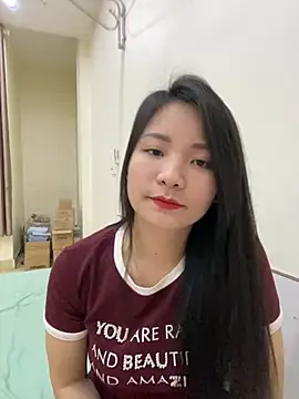 Snapshot of Bee_Yellow00 chatting on 27, 2, 2026 Bee Yellow00 online show from 27, 2, 2026