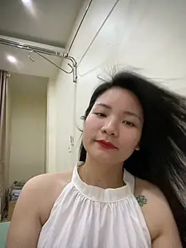 Snapshot of Bee_Yellow00 chatting on 2, 3, 2026 Bee Yellow00 online show from 2, 3, 2026