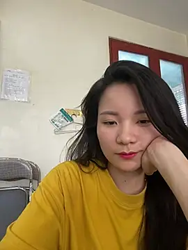 Snapshot of Bee_Yellow00 chatting on 13, 6, 2026 Bee Yellow00 online show from 13, 6, 2026