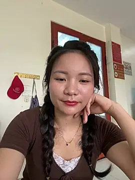 Snapshot of Bee_Yellow00 chatting on 7, 7, 2026 Bee Yellow00 online show from 7, 7, 2026