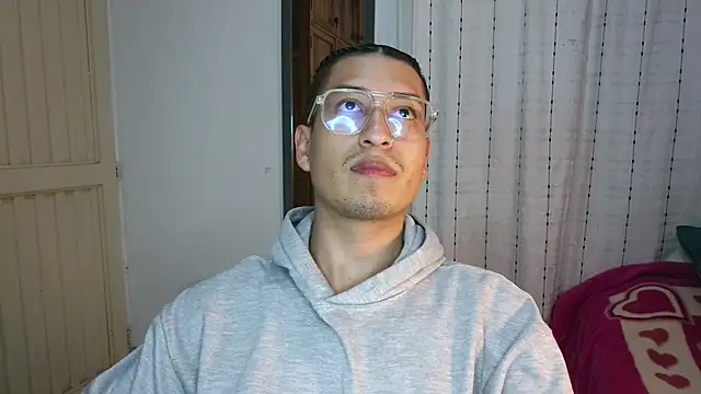 estebaaan    online show from 28, 10, 2025