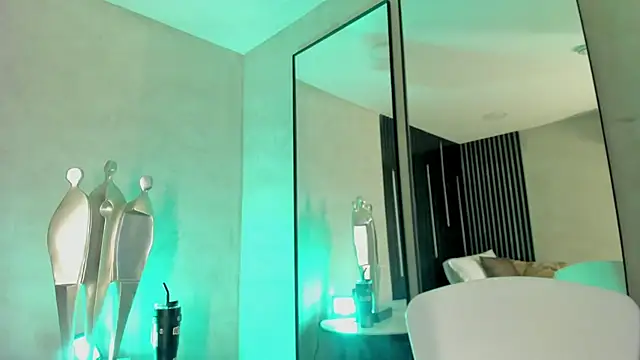 Val Guerra online show from 6, 11, 2025