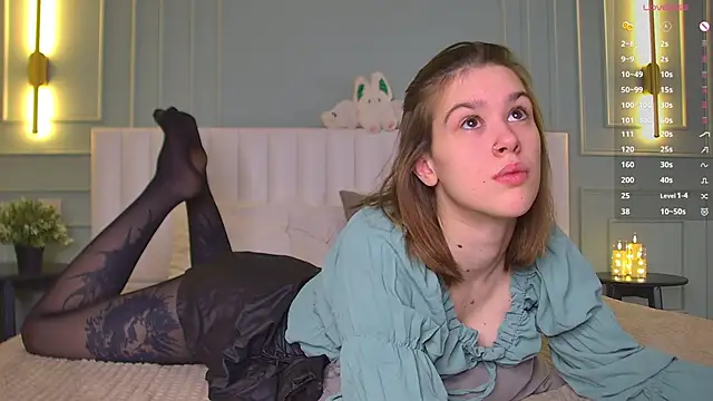 Snapshot of LoraPuffs chatting on 16, 2, 2026 LoraPuffs online show from 16, 2, 2026