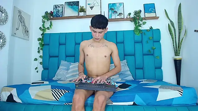 Hot Boys Latinos X online show from 19, 11, 2025