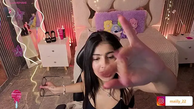 MAIILY TAY online show from 5, 2, 2026