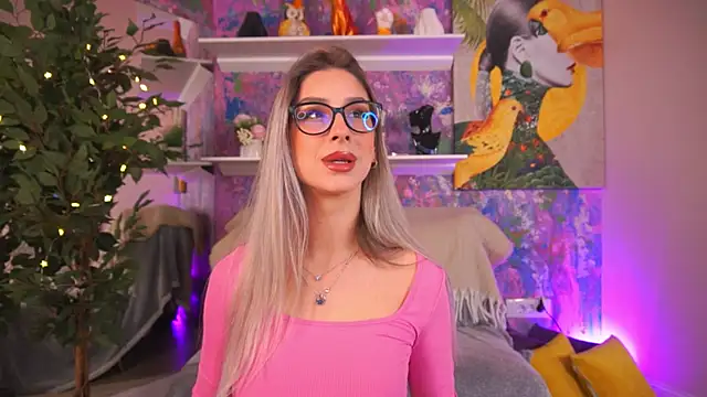 MaddieBryggs online show from 8, 2, 2026