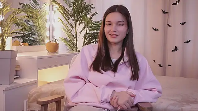 TiffaniePanyik online show from 28, 10, 2025