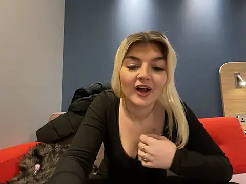 rosie-hipstergal online show from 12, 2, 2026