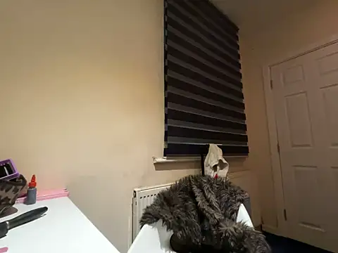 rosie-hipstergal online show from 20, 2, 2026