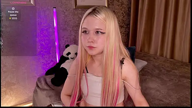 Snapshot of VivieSunn chatting on 30, 4, 2026 VivieSunn online show from 30, 4, 2026