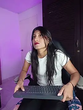 YeseniaRodriguez3 online show from 20, 4, 2026