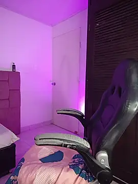 YeseniaRodriguez3 online show from 22, 4, 2026