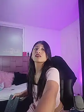 YeseniaRodriguez3 online show from 24, 4, 2026