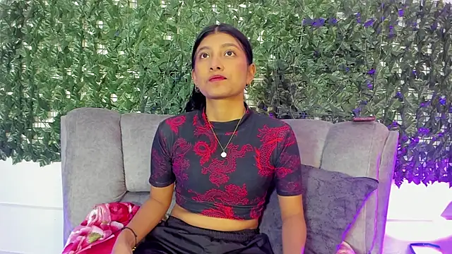 YeseniaRodriguez3 online show from 27, 7, 2026