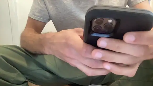 Snapshot of 10ThickInches chatting on 27, 10, 2025 10ThickInches online show from 27, 10, 2025