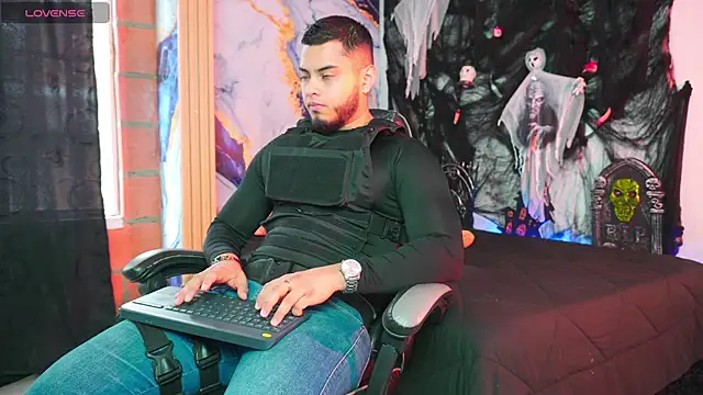 Snapshot of Tiler_wolker chatting on 31, 10, 2025 Tiler wolker online show from 31, 10, 2025