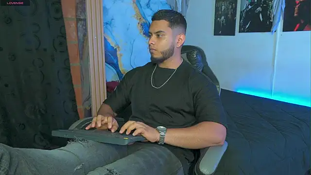 Snapshot of Tiler_wolker chatting on 27, 11, 2025 Tiler wolker online show from 27, 11, 2025