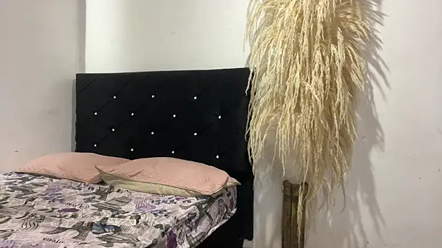 Hot2gether69 online show from 15, 4, 2026