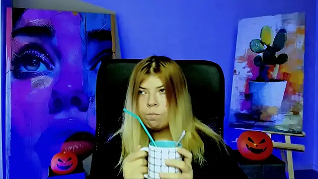 EvaDarc online show from 28, 10, 2025