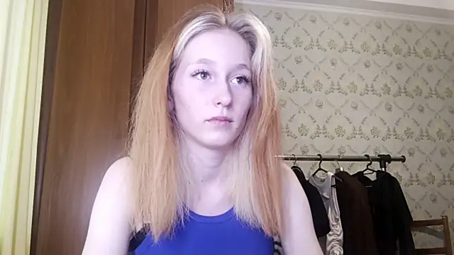 LisaKacitaa online show from 27, 10, 2025