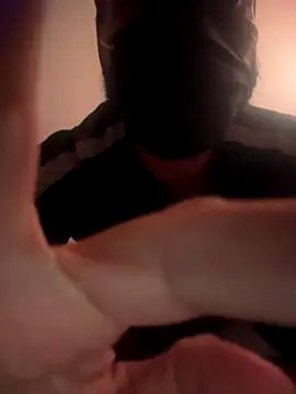 Snapshot of AlztaClouds chatting on 4, 12, 2025 AlztaClouds online show from 4, 12, 2025