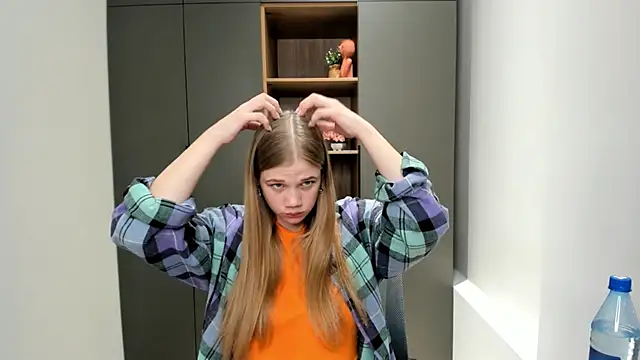 LuciaTiell online show from 28, 10, 2025