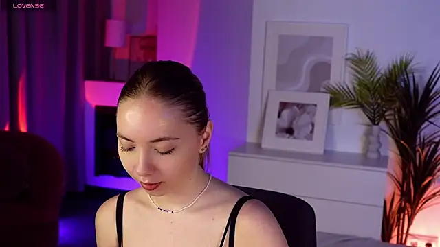 Nora Miller online show from 22, 11, 2025