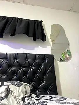 Snapshot of zui_luu chatting on 13, 11, 2025 zui luu online show from 13, 11, 2025