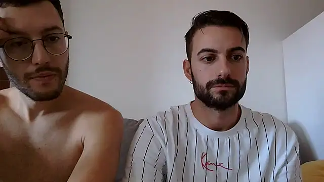 Amicisegreti2 online show from 2, 11, 2025